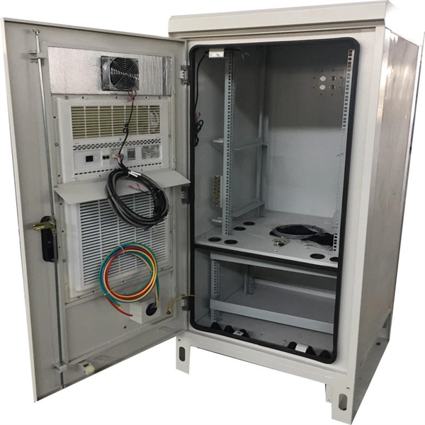 Outdoor lighting socket distribution box
