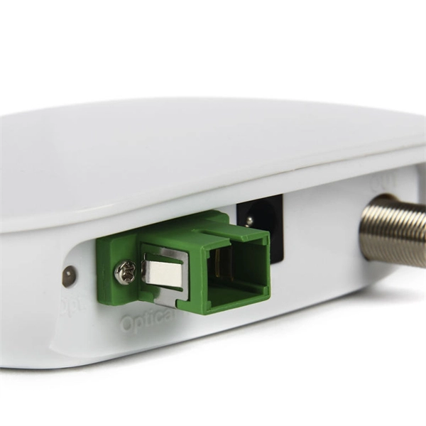 Dual-circuit power distribution box for heat exchange station system