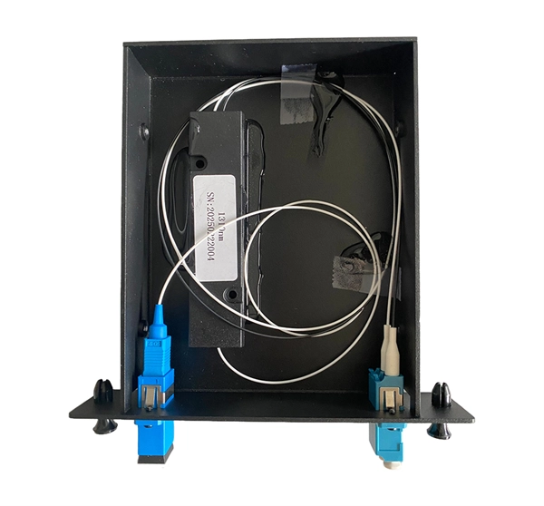 Does the primary distribution box have lightning protection measures 